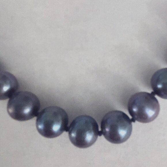 Strand of Black Pearls - Picture 3 of 3